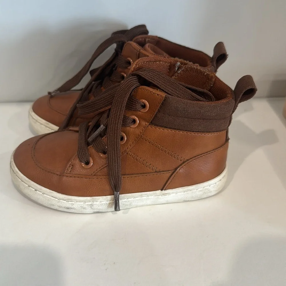 Cat&Jack- Brown High-Top Kids‎ Shoes